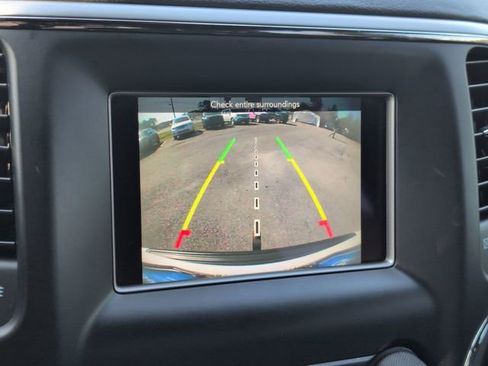 Used 2018 Jeep Grand Cherokee Laredo image 24