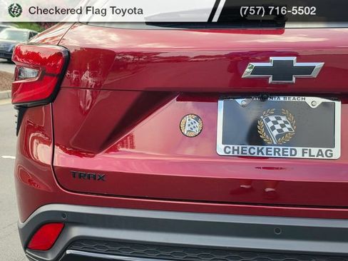 Used 2024 Chevrolet Trax RS w/ Sunroof Package FWD image 17