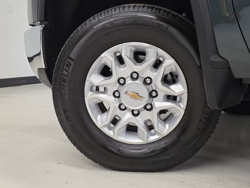 Used 2025 Chevrolet Silverado 2500 LTZ w/ LTZ Premium Package AWD/4WD image 42