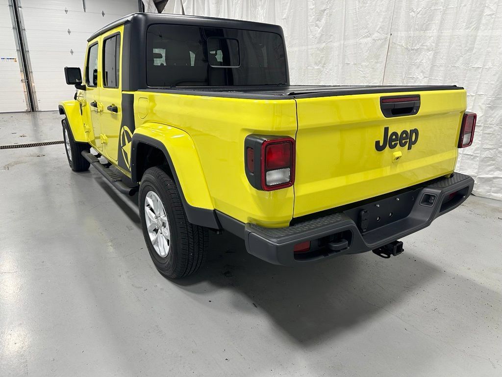 Used 2023 Jeep Gladiator Sport AWD/4WD image 5