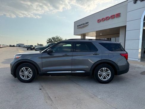 Used 2021 Ford Explorer XLT w/ Equipment Group 202A RWD image 2