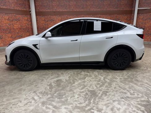 Used 2024 Tesla Model Y Long Range image 2