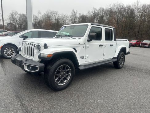 Used 2020 Jeep Gladiator Overland image 2