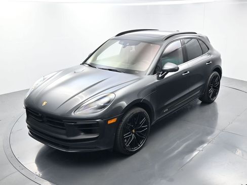 Certified 2025 Porsche Macan GTS AWD/4WD image 37