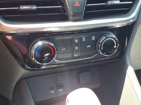 Used 2024 Buick Encore GX Sport Touring FWD image 8