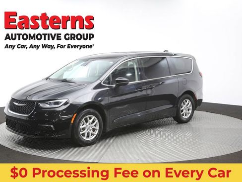 Used 2023 Chrysler Pacifica Touring-L FWD image 58