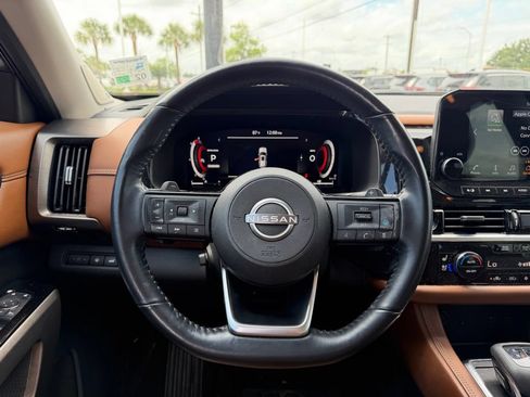 Used 2023 Nissan Pathfinder Platinum FWD image 15