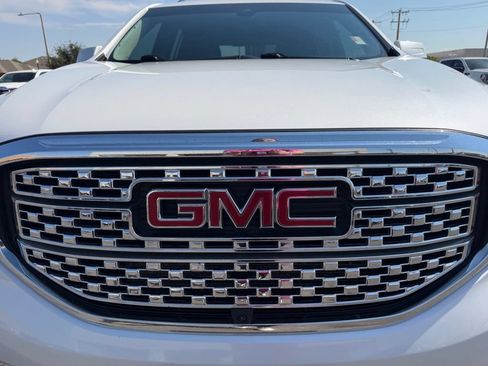 Used 2017 GMC Acadia Denali w/ Technology Package FWD image 7