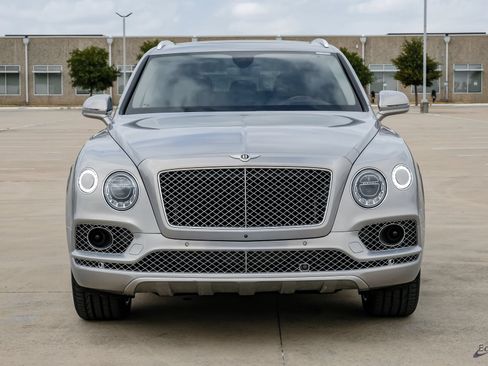 Used 2020 Bentley Bentayga Plug-In Hybrid AWD/4WD image 24