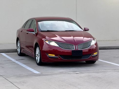 Used 2016 Lincoln MKZ FWD image 9