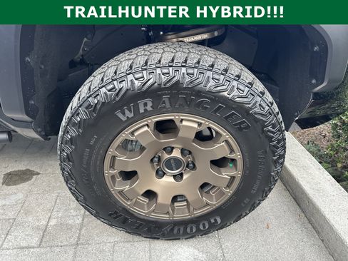 Used 2025 Toyota Tacoma 4x4 Double Cab Hybrid image 9