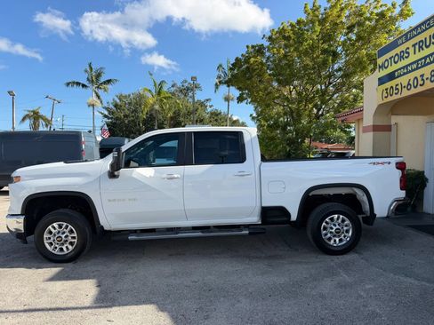 Used 2025 Chevrolet Silverado 2500 LT w/ Convenience Package AWD/4WD image 2