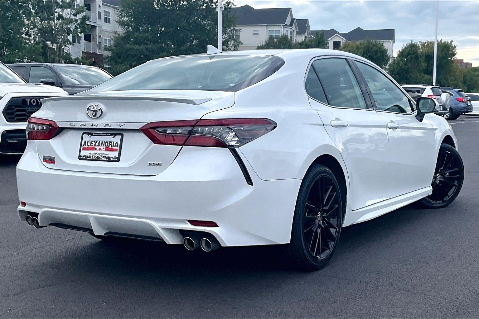 Used 2023 Toyota Camry XSE FWD image 12