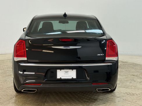 Used 2020 Chrysler 300 Touring RWD image 10