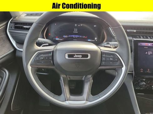 Used 2023 Jeep Grand Cherokee L Limited image 10