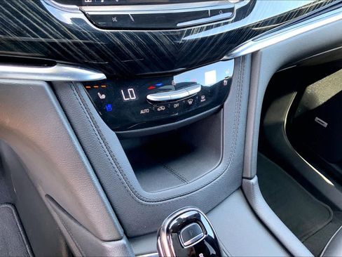 Used 2025 Cadillac XT6 Premium Luxury AWD/4WD image 31