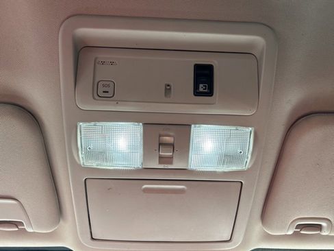 Used 2017 Nissan Titan SL image 22