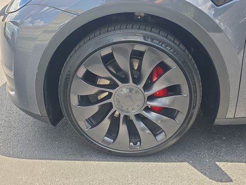 Used 2023 Tesla Model Y Performance AWD/4WD image 9