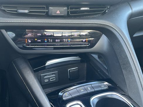 Used 2022 Buick Envision Essence w/ Technology Package I image 34