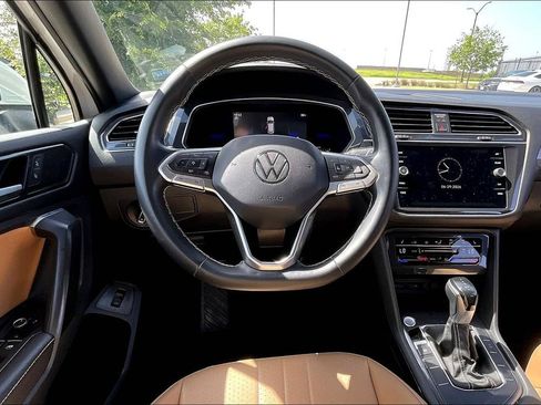 Used 2022 Volkswagen Tiguan SE FWD image 6