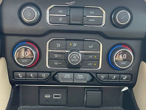 Used 2021 Chevrolet Tahoe Premier w/ Premium Package RWD image 17