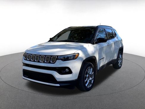 Used 2025 Jeep Compass Limited image 3