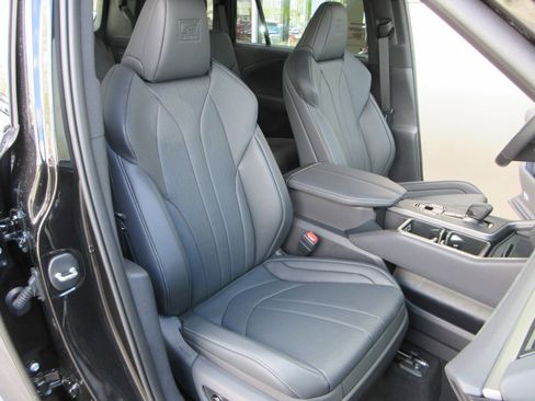 New 2026 Lexus TX 500h AWD image 28
