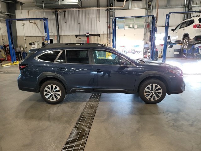 Used 2025 Subaru Outback Premium AWD/4WD image 8