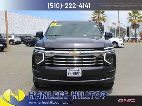 Used 2025 Chevrolet Suburban LT RWD image 4