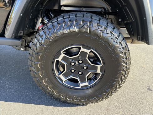 Used 2023 Jeep Gladiator Mojave image 19