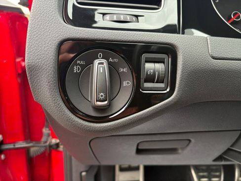 Used 2019 Volkswagen GTI SE w/ SE Experience Package image 24