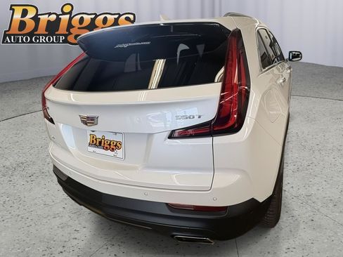 Used 2023 Cadillac XT4 Luxury w/ Cold Weather Package AWD/4WD image 5