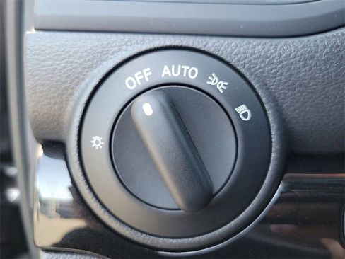 Certified 2024 Nissan Titan SV image 18