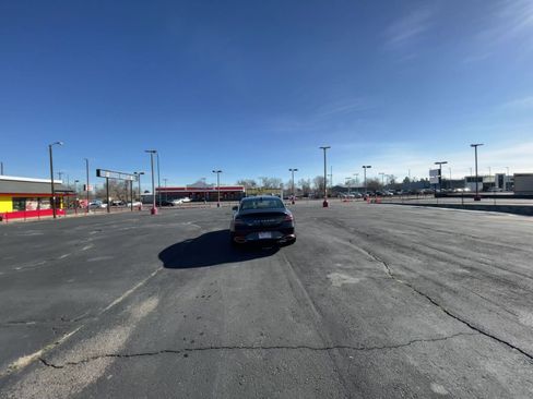 Used 2025 Genesis G70 2.5T image 16