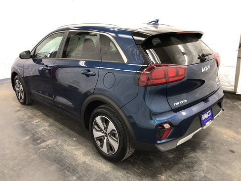 Certified 2022 Kia Niro LX image 4