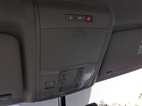 Used 2022 Volkswagen Atlas SE image 22