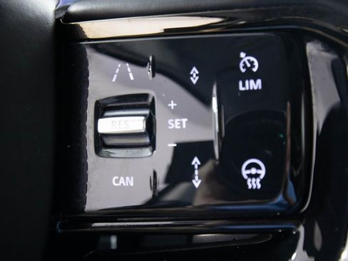 Used 2024 Land Rover Range Rover Velar S image 31