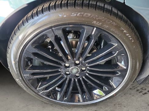 New 2026 Land Rover Range Rover Velar Dynamic SE image 12