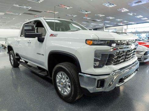 Used 2024 Chevrolet Silverado 3500 LT w/ All Star Edition AWD/4WD image 4