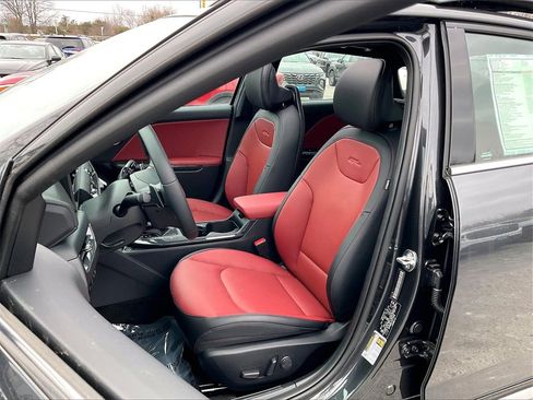 New 2025 Kia K4 GT-Line image 11