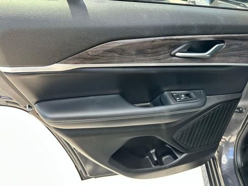 Used 2023 Jeep Grand Cherokee Limited w/ Black Appearance Package image 20