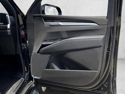 Used 2025 Cadillac Escalade Premium Luxury RWD image 18