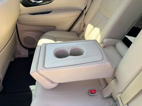 Used 2018 Nissan Rogue SL w/ Premium Package AWD/4WD image 25