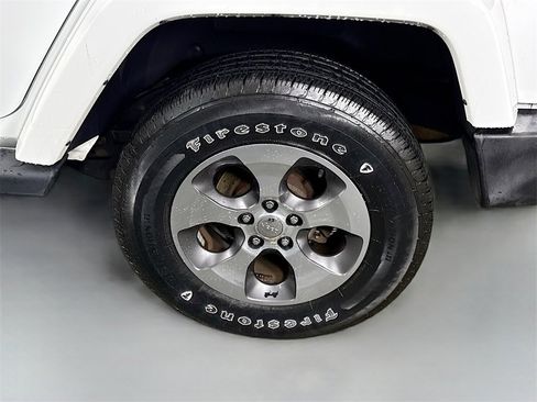 Used 2016 Jeep Wrangler Unlimited Sahara image 29