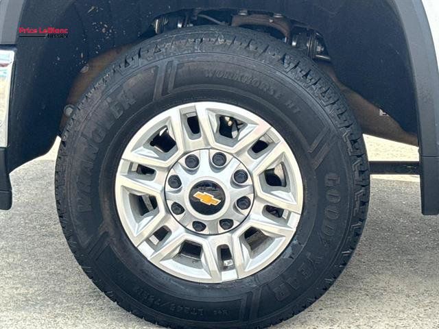 Used 2025 Chevrolet Silverado 2500 LT w/ Convenience Package AWD/4WD image 4