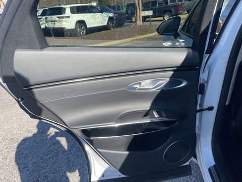 Used 2025 Genesis GV70 2.5T image 9