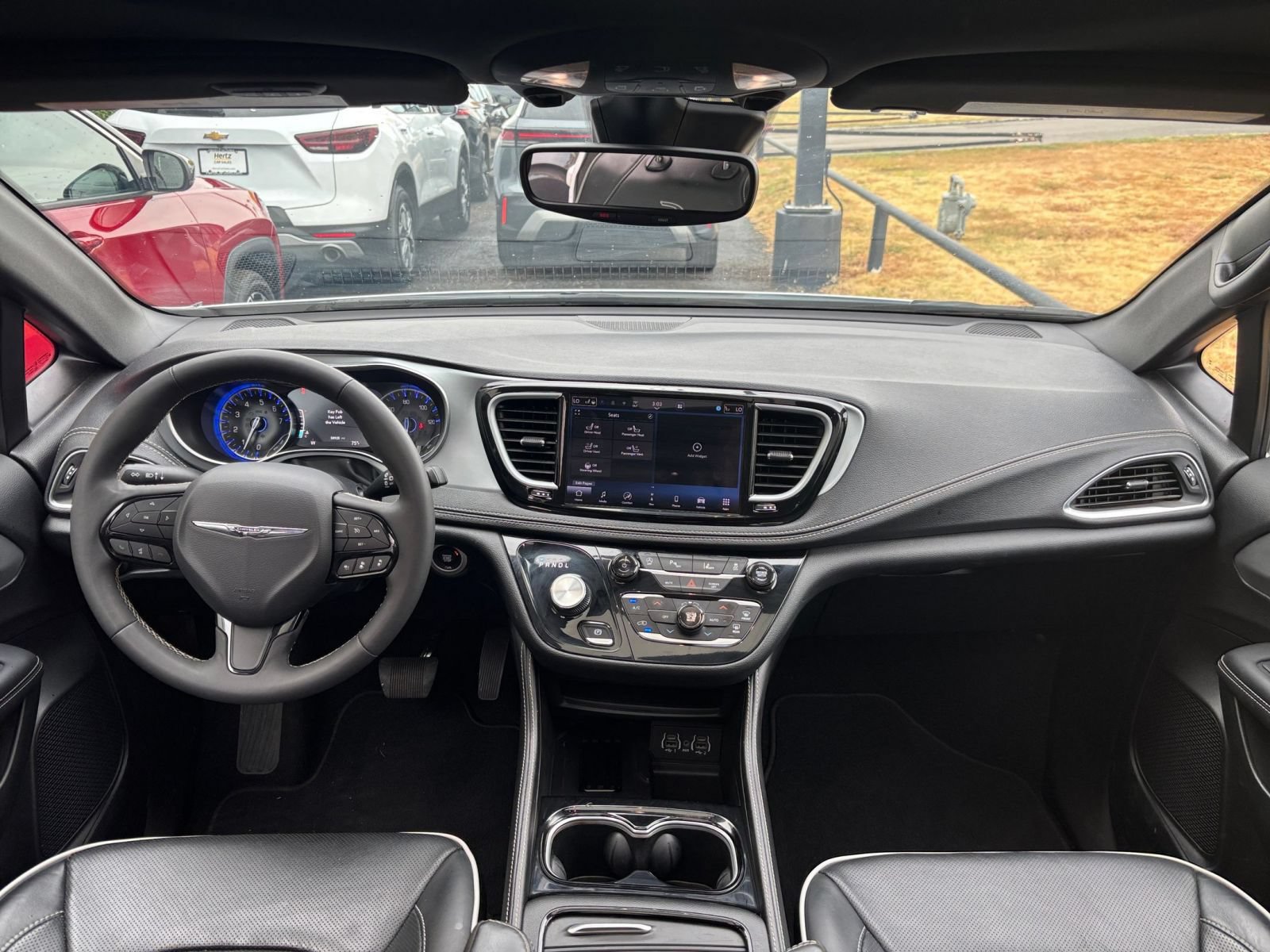 Used 2025 Chrysler Pacifica Limited FWD image 38