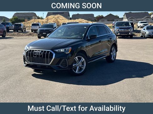 Used 2020 Audi Q3 2.0T Premium w/ Convenience Package AWD/4WD image 3