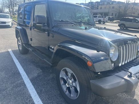 Used 2016 Jeep Wrangler Unlimited Sahara w/ Connectivity Group image 3