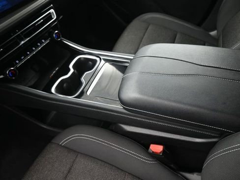 Used 2024 Chevrolet Traverse LT image 9